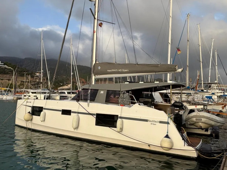 Boat rental Nautitech Nautitech 40 Open  in Punat on Samboat