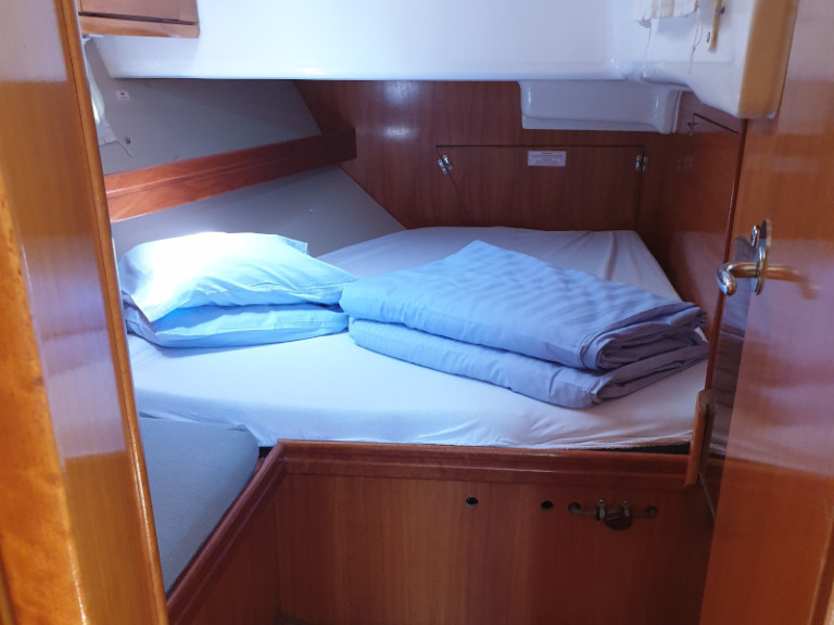 Bareboat Rental Sailboat Bavaria with a boat licence