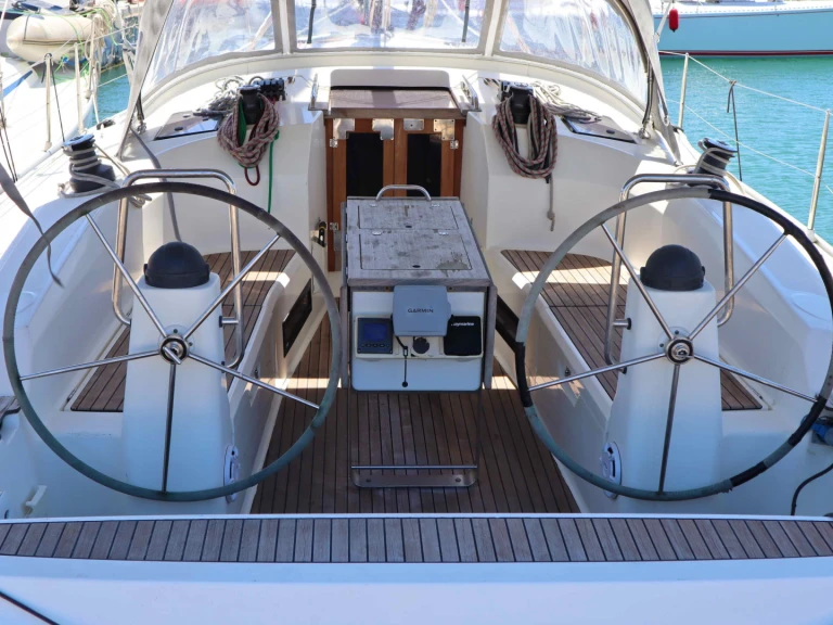 Yacht charter Néa Péramos cheap Cruiser 40