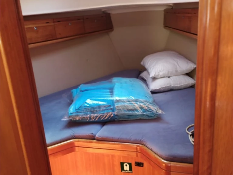 Rent a Bavaria Cruiser 33 Lefkáda