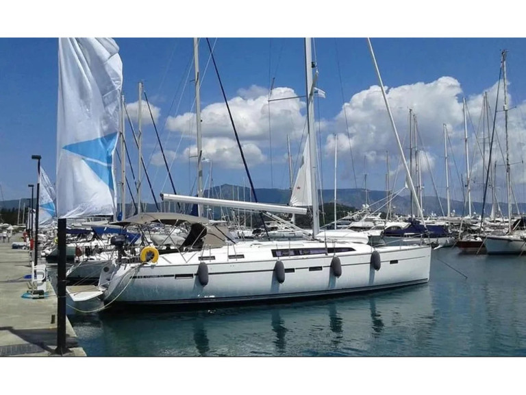 Sailboat for rent Lefkáda at the best price