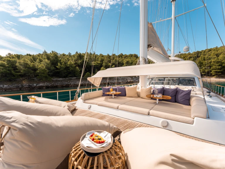  Luxury Sailing Yacht in Split on SamBoat