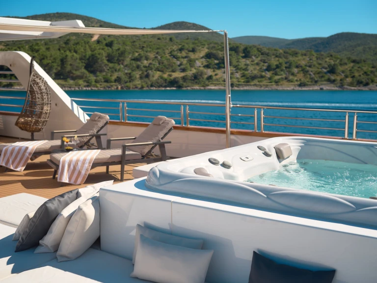 Yacht charter Split cheap Motoryacht Cristal