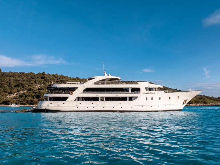 Bareboat Rental Luxury Yacht  with a boat licence