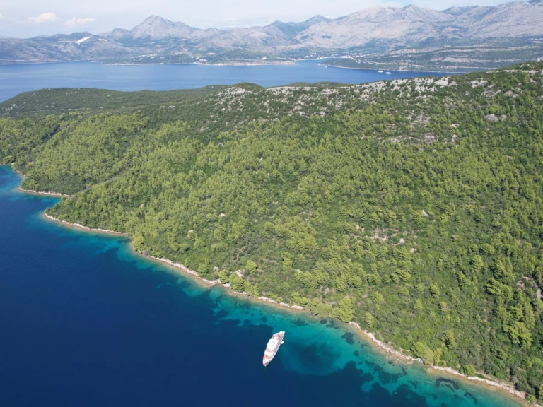  Motoryacht Yolo in Split on SamBoat