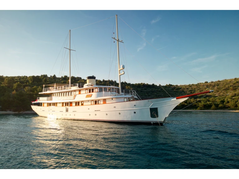 Luxury Yacht rental in Split -  Motoryacht Belleza