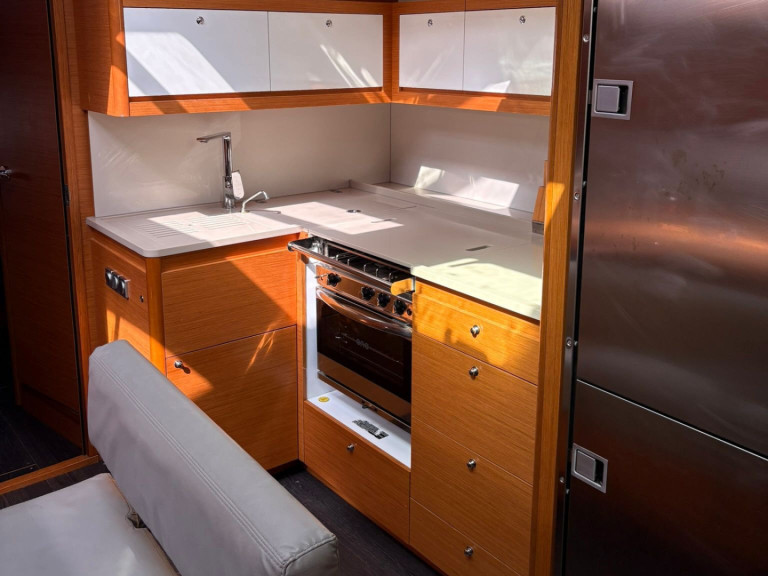 Sailboat for rent Furnari at the best price