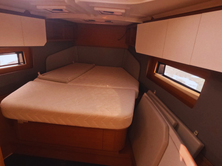 Rent a Dufour Dufour 41 Procida