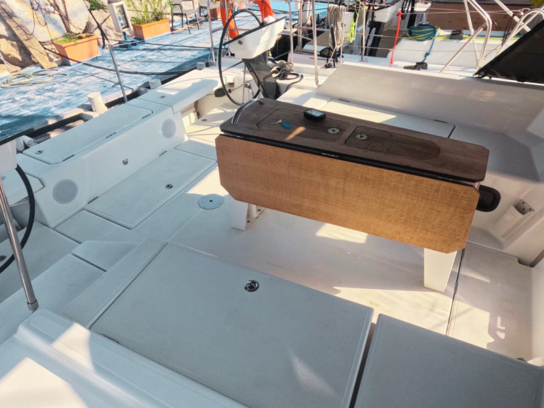 Bareboat Rental Sailboat Dufour with a boat licence