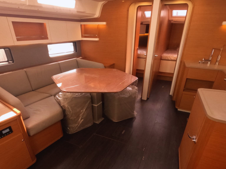 Sailboat for rent Procida at the best price