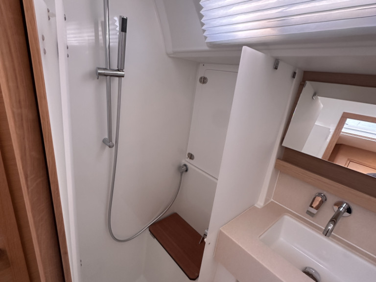 Dufour Dufour 470 in Salerno on SamBoat