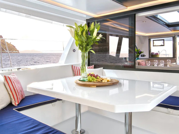 Yacht charter La Paz cheap Leopard 45