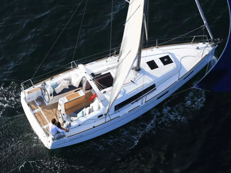 Boat rental Bénéteau Oceanis 35 in Furnari on Samboat