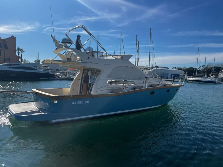 Boat rental Portofino Marine Portofino 47 Fly in Saint-Tropez on Samboat