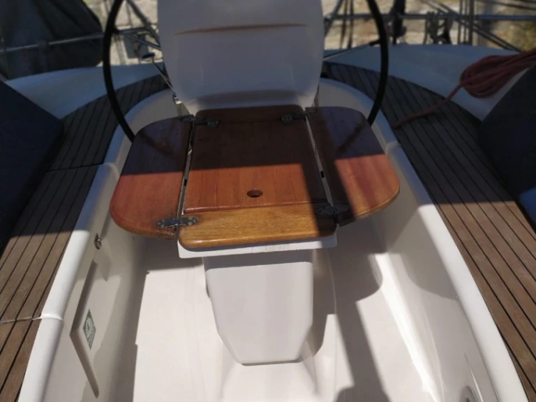 Sailboat for rent Lefkáda at the best price