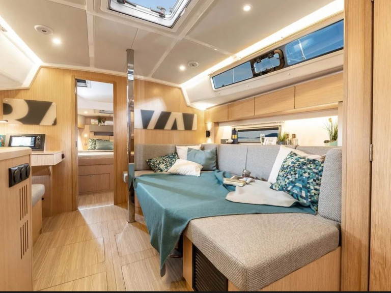 Rent a Bavaria Bavaria C38 Lefkáda