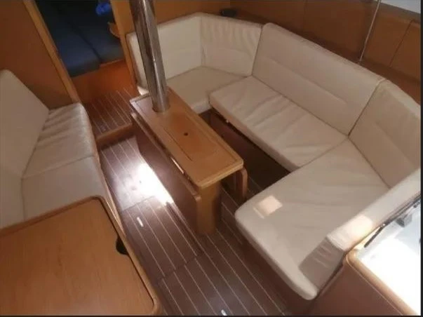 Jeanneau Sun Odyssey 36i charter bareboat or captained in  Lefkáda