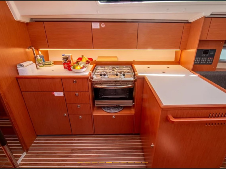 Jeanneau Sun Odyssey 36i in Lefkáda on SamBoat