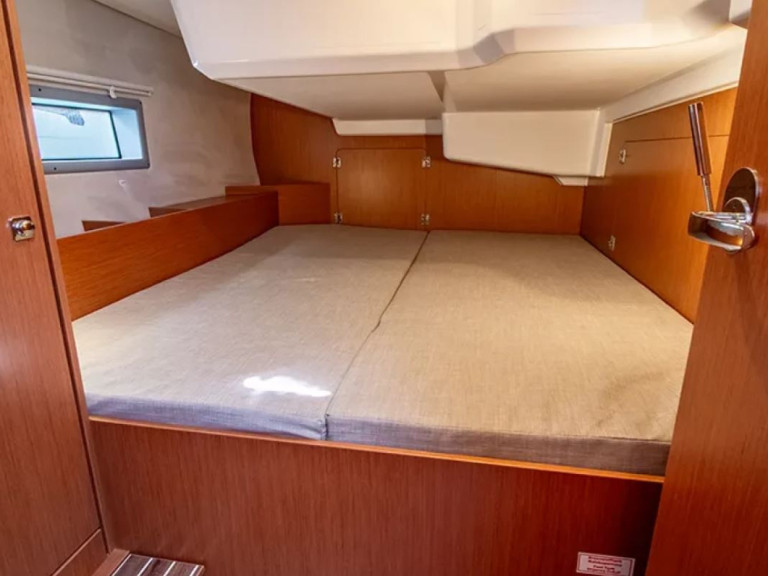 Sailboat rental in Lefkáda - Bavaria Bavaria C42