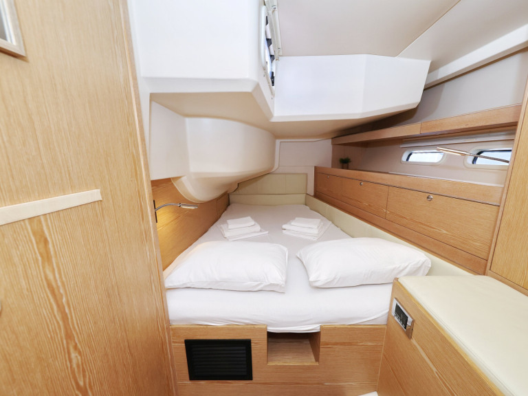 Sailboat for rent Sukošan at the best price