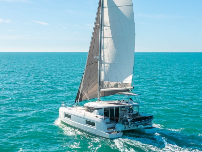 Catamaran rental in Lefkáda - Lagoon Lagoon 38