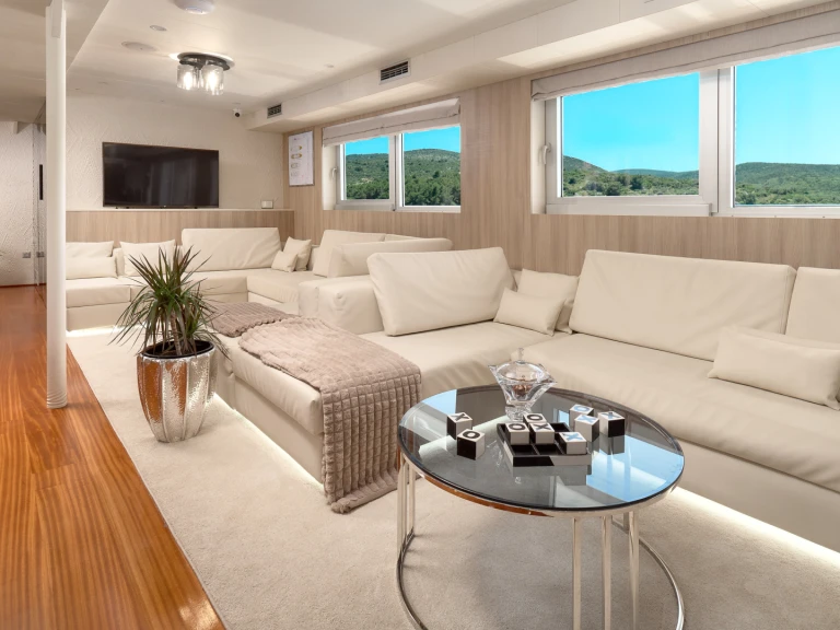 Yacht charter Split cheap Motoryacht Cristal