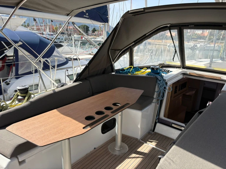 Yacht charter Furnari cheap Dufour 48