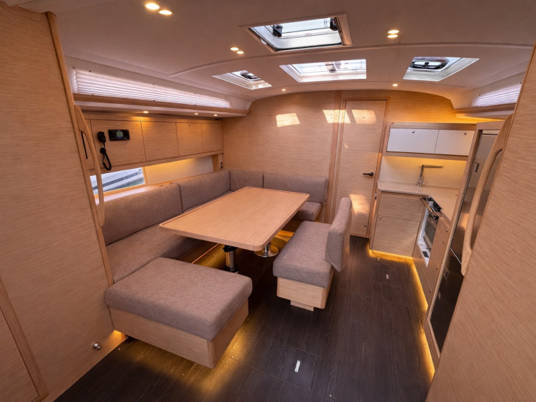 Dufour Dufour 470 in Salerno on SamBoat