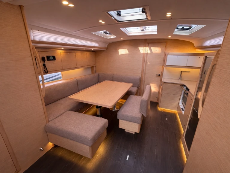 Dufour Dufour 470 in Salerno on SamBoat