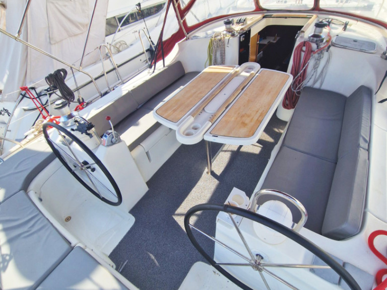 Rent a Bénéteau Oceanis 473 Kallithea