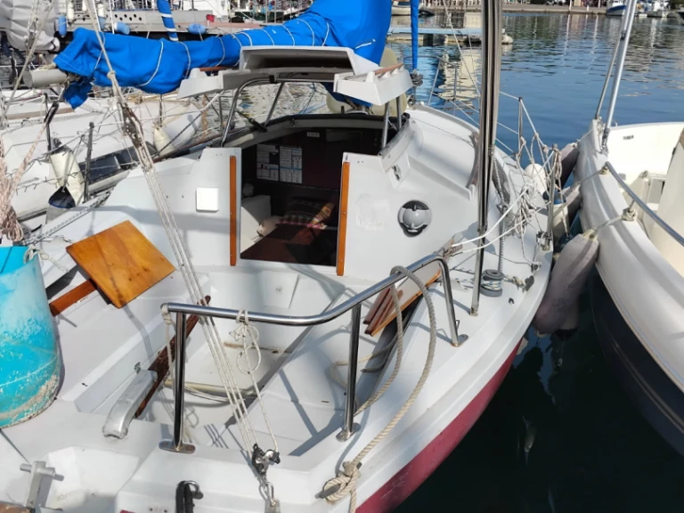 Sailboat for rent Toulon at the best price