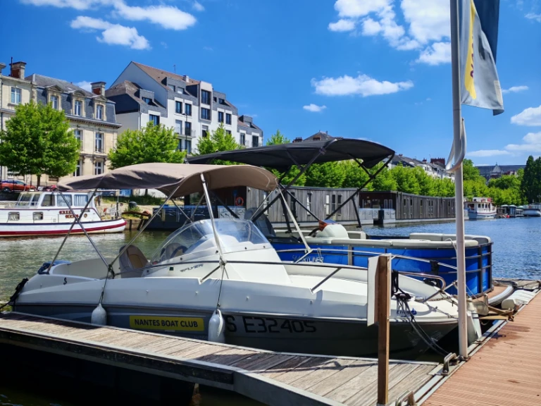 Bareboat Rental Motorboat Bénéteau with a boat licence