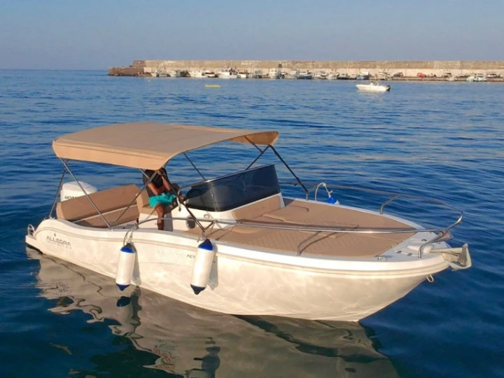 Allegra Boats 21 Sun in Giardini-Naxos on SamBoat