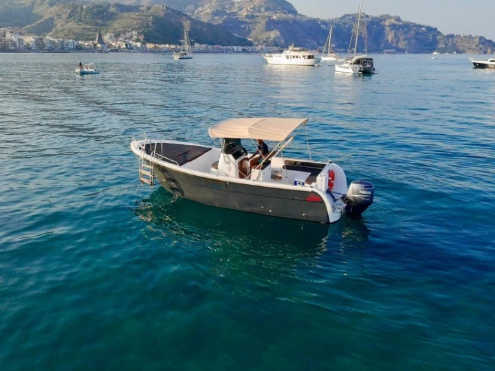 Motorboat rental in Isola Bella - Lever 750