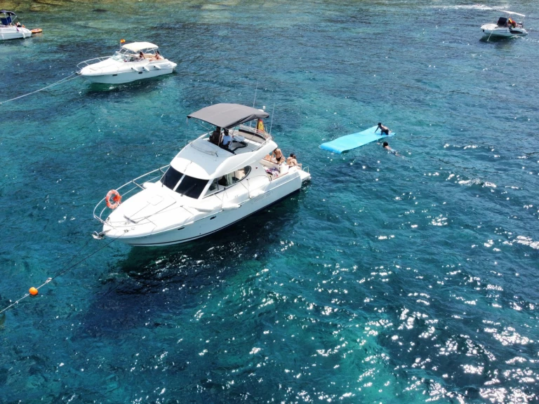 Rent a Jeanneau Prestige 32 Fly Dénia