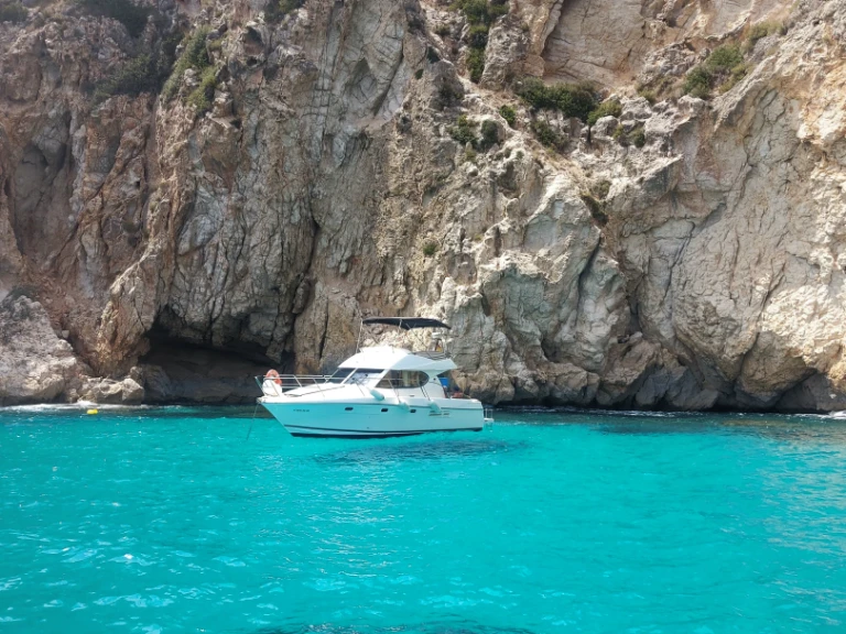 Motorboat for rent Dénia at the best price