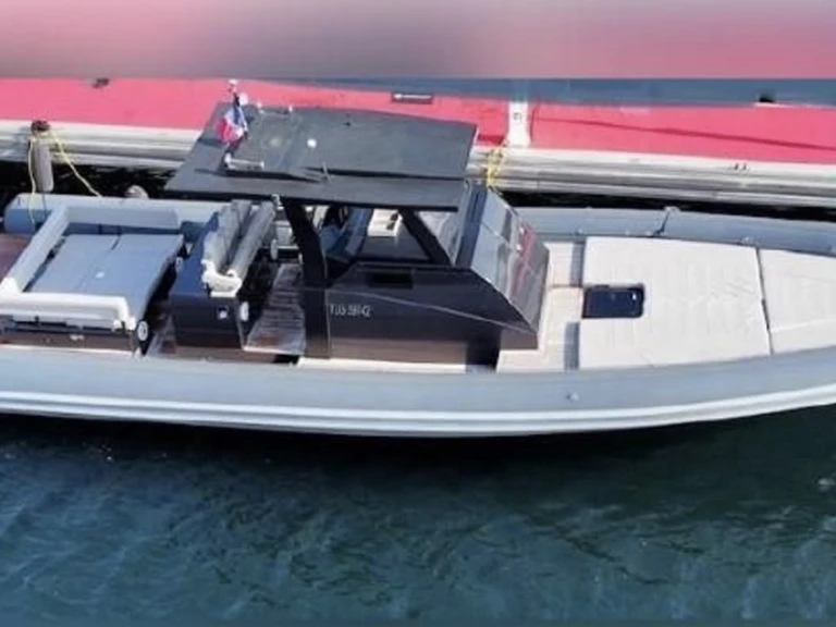 Sea Water Sea Water Phantom 400   charter bareboat or captained in  Saint-Tropez