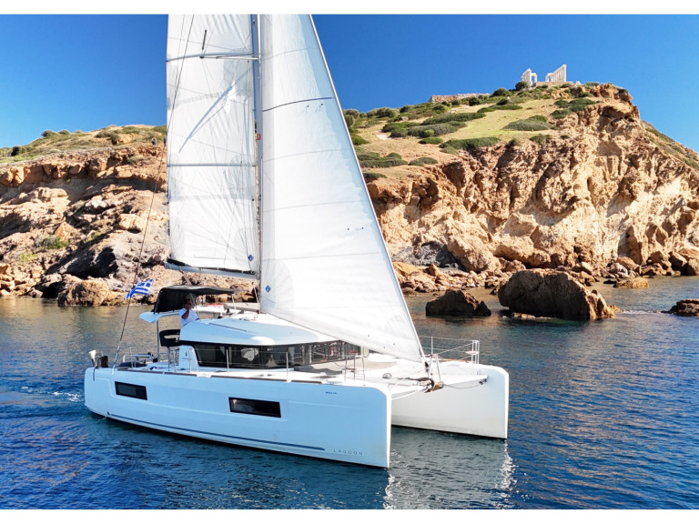 Lagoon Lagoon 40 in Alimos on SamBoat