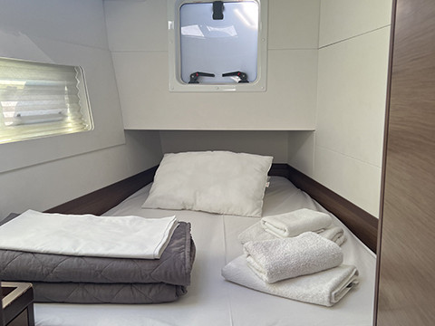 Yacht charter Alimos cheap Lagoon 40