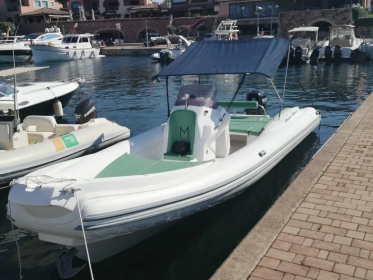 Boat rental Magnus Magnus 8 mt in San Teodoro on Samboat