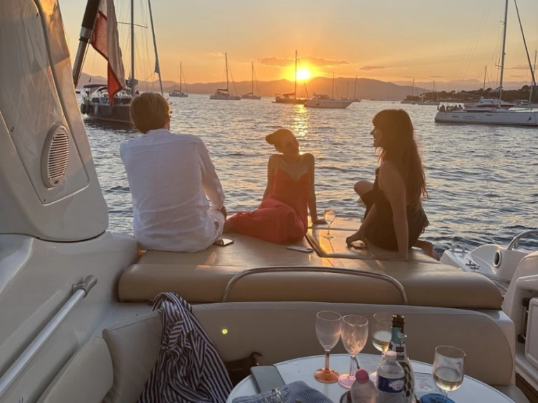 Cranchi Endurance 41 in Cannes on SamBoat