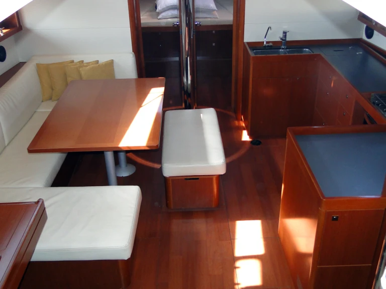 Rent a Bénéteau Oceanis 48 Komolac