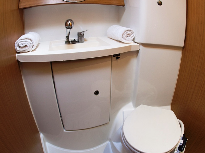 Boat rental Jeanneau Sun Odyssey 42i in Néa Péramos on Samboat