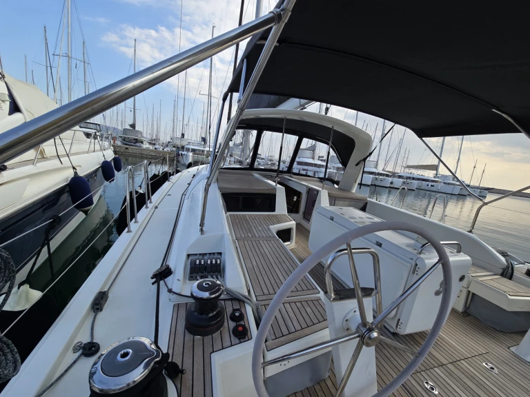 Bénéteau Oceanis 51.1 charter bareboat or captained in  Alimos