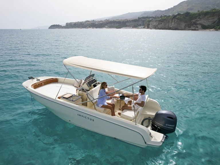 Invictus  200SX charter bareboat or captained in  Fornells