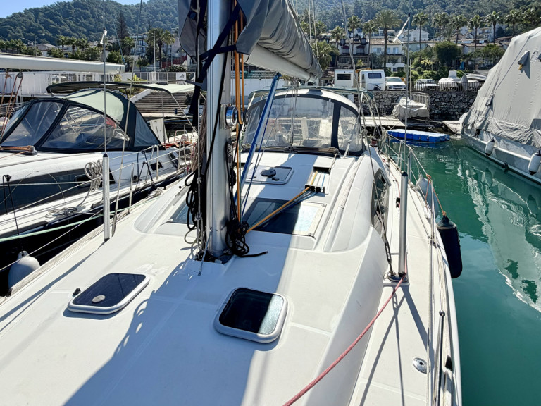 Bénéteau Beneteau Oceanis 40 Tigre charter bareboat or captained in  Fethiye