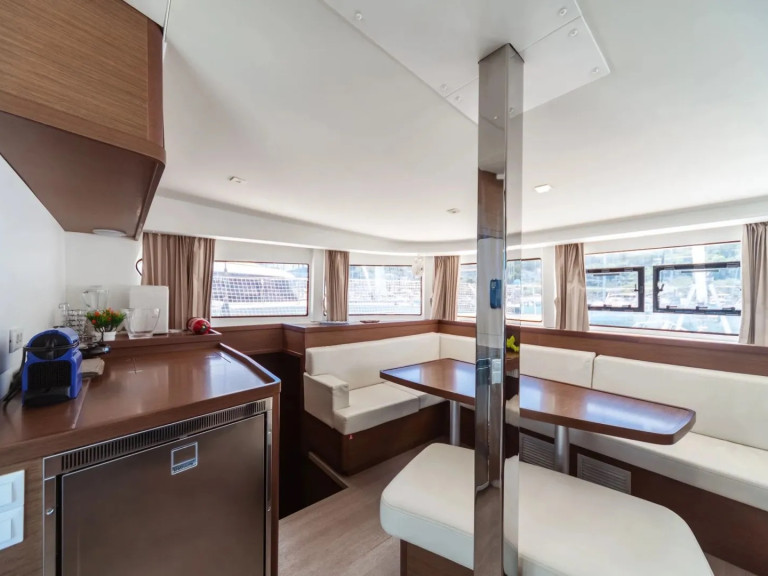 Yacht charter Capo d'Orlando cheap Lagoon 42