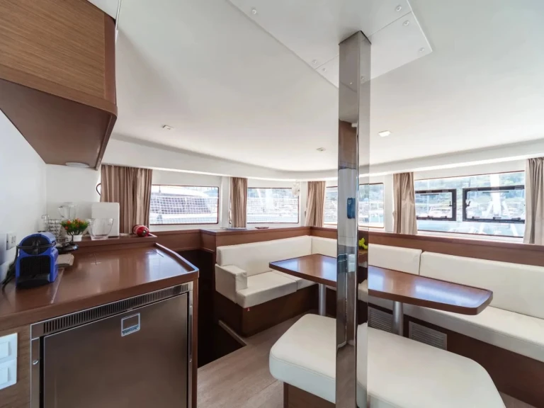 Yacht charter Capo d'Orlando cheap Lagoon 42