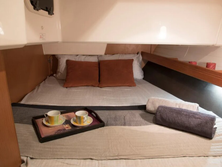 Boat rental Bavaria Bavaria 41 Cruiser in Lefkáda on Samboat