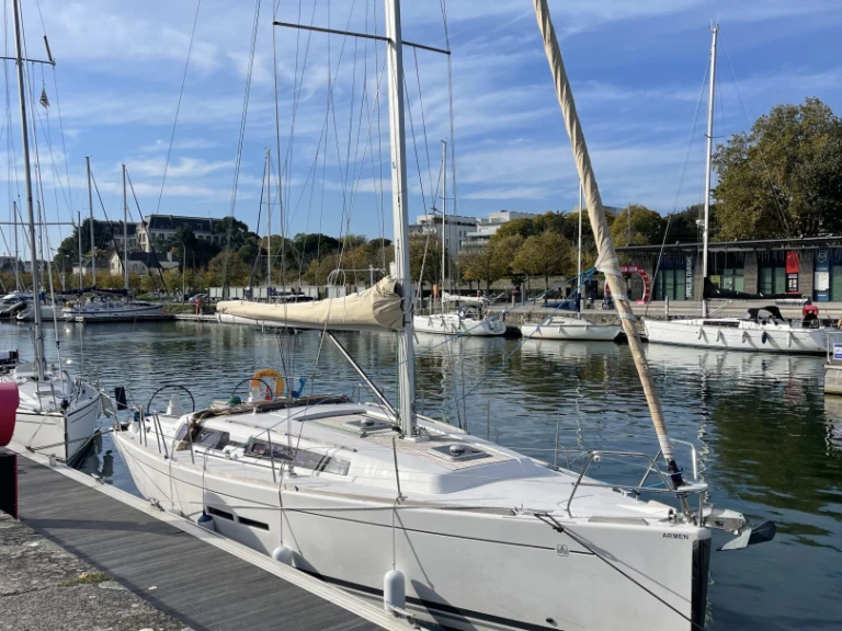 Bareboat Rental Sailboat Dufour with a boat licence